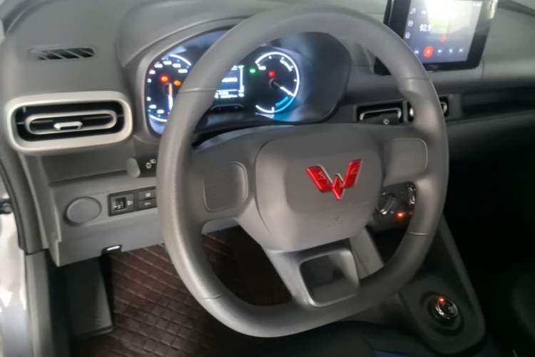 Used Wuling Hongguang New Energy 2025 Extended-Range Hybrid 50 km Standard Version Steering Wheel