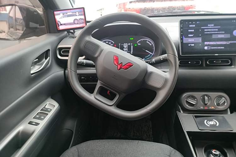 Used Wuling Hongguang New Energy 2025 Extended-Range Hybrid 50KM Comfort Version Steering Wheel