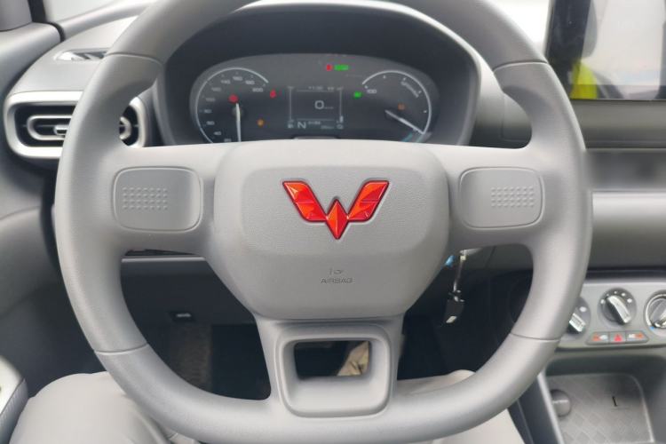 Used Wuling Hongguang New Energy 2025 Extended-Range Hybrid 50KM Comfort Version Steering Wheel