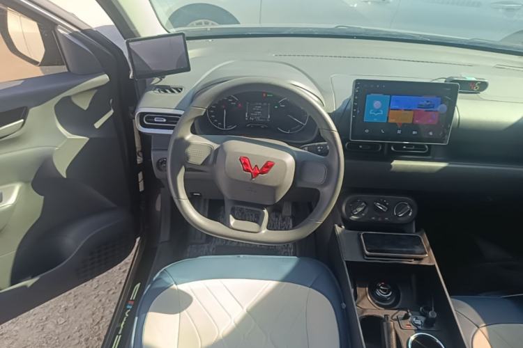 Used Wuling Hongguang New Energy 2025 Extended-Range Hybrid 50KM Comfort Version Steering Wheel