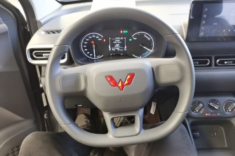 Used Wuling Hongguang New Energy 2025 Extended-Range Hybrid 50 km Standard Version Steering Wheel
