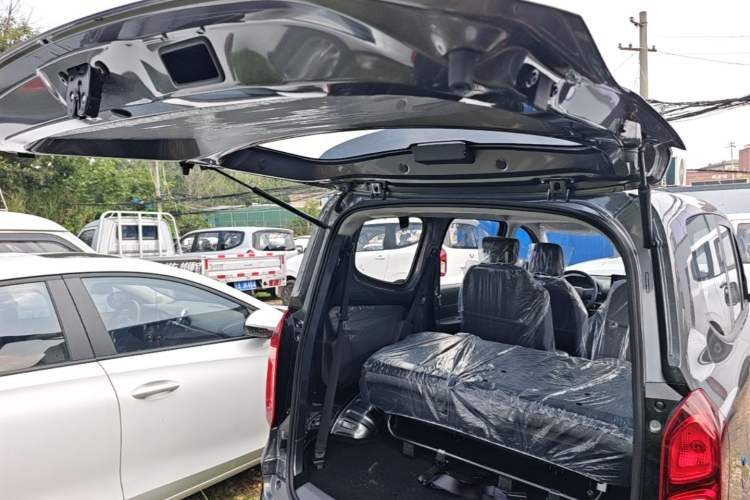 Used Wuling Hongguang New Energy 2025 Extended-Range Hybrid 50KM Comfort Version Trunk