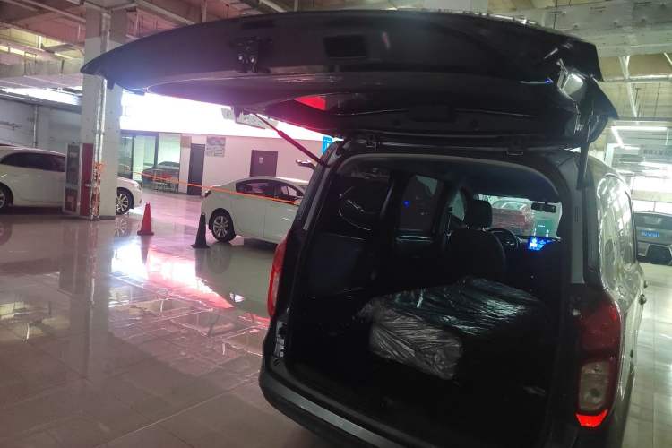 Used Wuling Hongguang New Energy 2025 Extended-Range Hybrid 50 km Utility Version Trunk