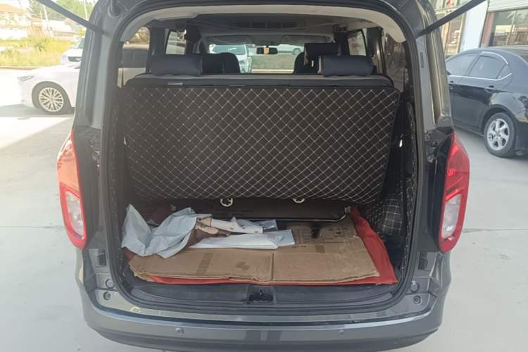 Used Wuling Hongguang New Energy 2025 Extended-Range Hybrid 50KM Comfort Version Trunk