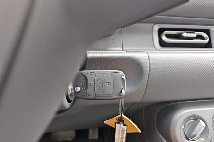 Used Wuling Hongguang New Energy 2025 Extended-Range Hybrid 50KM Comfort Version Vehicle Key