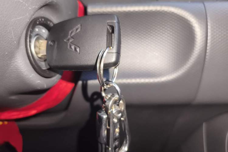 Used Wuling Hongguang New Energy 2025 Model Range-Extending Hybrid 150KM Standard Edition Vehicle Key