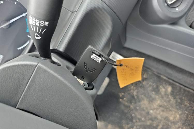 Used Wuling Hongguang New Energy 2025 Extended-Range Hybrid 50 km Standard Version Vehicle Key