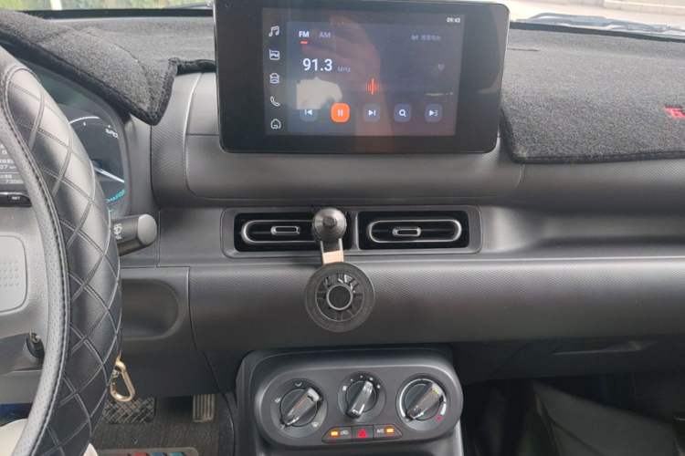 Used Wuling Hongguang New Energy 2025 Extended-Range Hybrid 50KM Comfort Version Audio And AC Panel