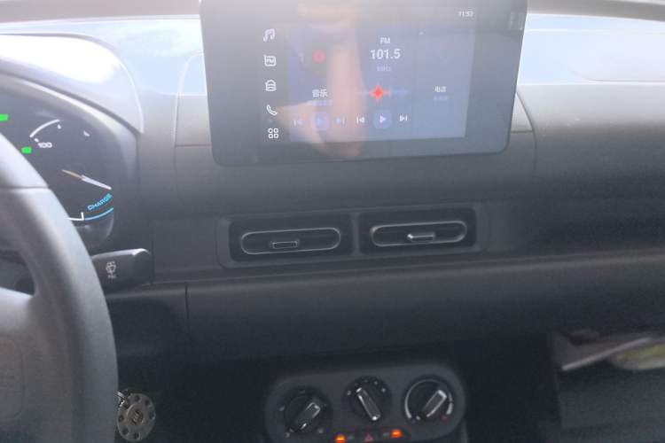 Used Wuling Hongguang New Energy 2025 Extended-Range Hybrid 50 km Standard Version Audio And AC Panel