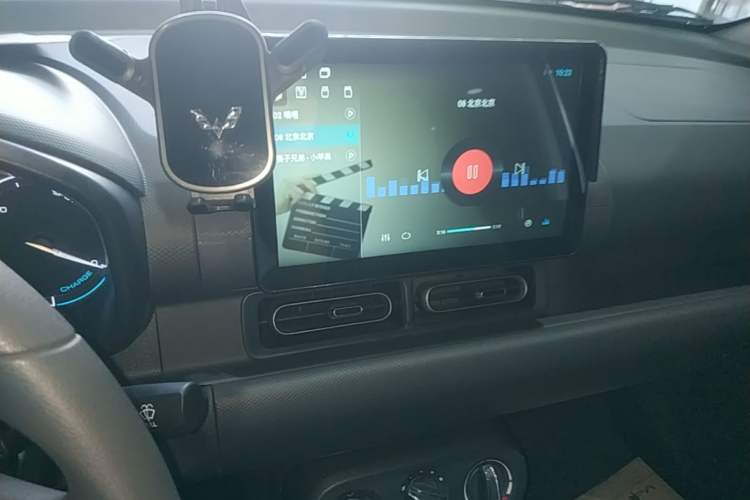 Used Wuling Hongguang New Energy 2025 Extended-Range Hybrid 50 km Utility Version Audio And AC Panel
