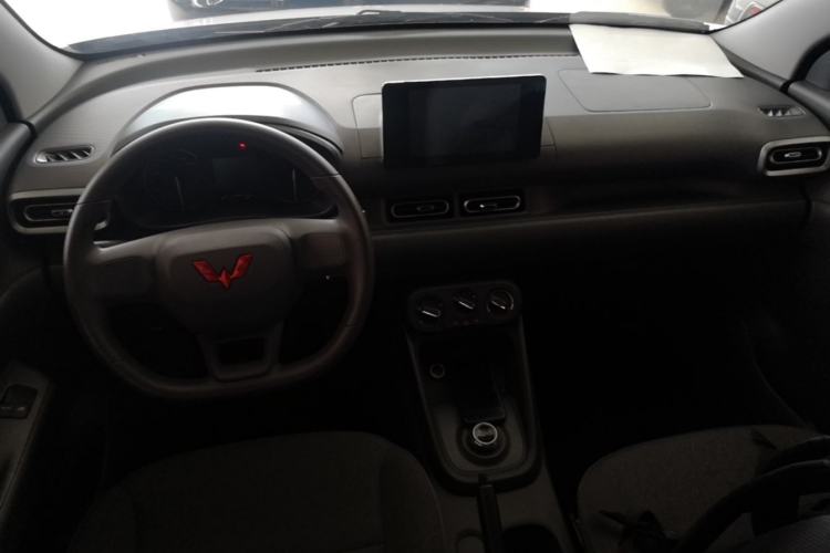 Used Wuling Hongguang New Energy 2025 Extended-Range Hybrid 50 km Standard Version Center Console