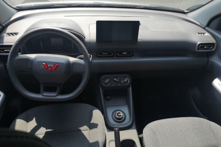 Used Wuling Hongguang New Energy 2025 Extended-Range Hybrid 50KM Comfort Version Center Console