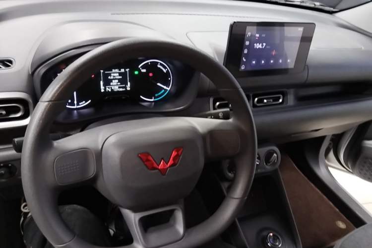 Used Wuling Hongguang New Energy 2025 Extended-Range Hybrid 50KM Comfort Version Center Console
