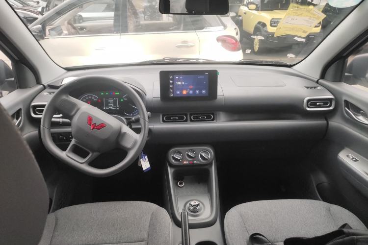 Used Wuling Hongguang New Energy 2025 Extended-Range Hybrid 50KM Comfort Version Center Console