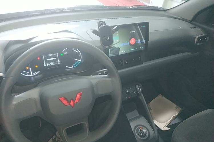 Used Wuling Hongguang New Energy 2025 Extended-Range Hybrid 50 km Utility Version Center Console