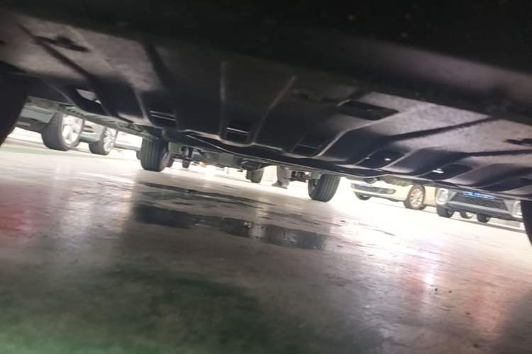 Used Wuling Hongguang New Energy 2025 Extended-Range Hybrid 50 km Standard Version Chassis Front