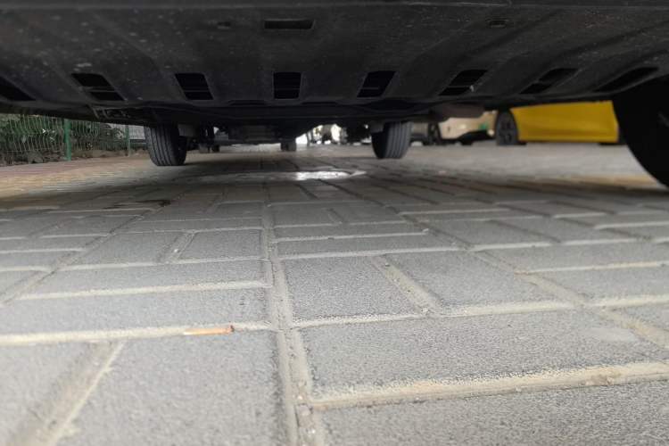 Used Wuling Hongguang New Energy 2025 Extended-Range Hybrid 50 km Standard Version Chassis Front