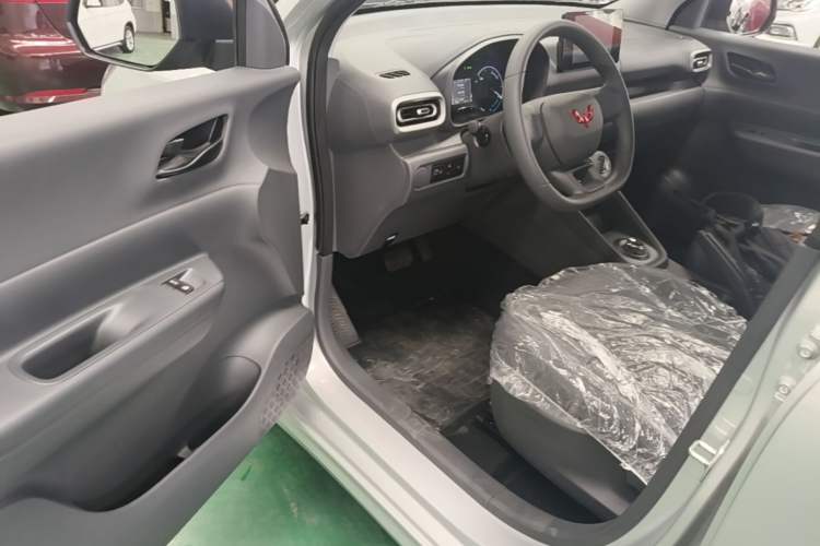 Used Wuling Hongguang New Energy 2025 Extended-Range Hybrid 50 km Standard Version Driver Seat