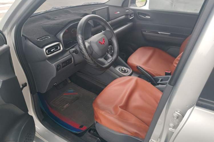 Used Wuling Hongguang New Energy 2025 Extended-Range Hybrid 50KM Comfort Version Driver Seat