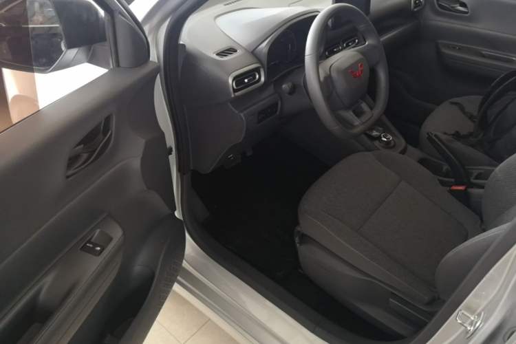 Used Wuling Hongguang New Energy 2025 Extended-Range Hybrid 50 km Standard Version Driver Seat
