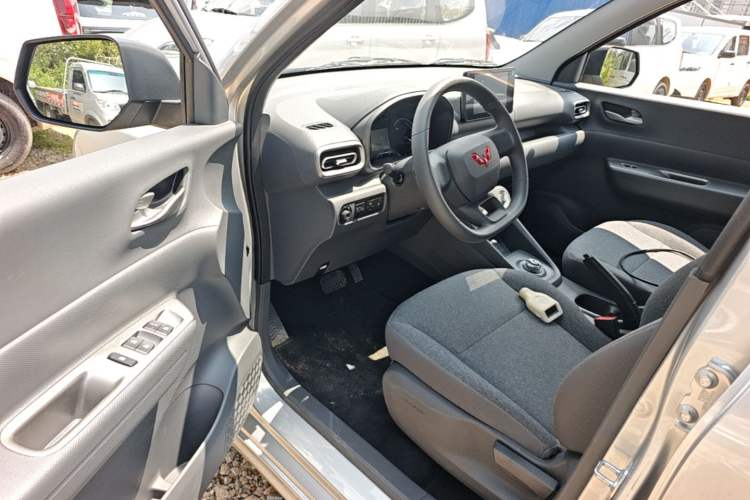 Used Wuling Hongguang New Energy 2025 Extended-Range Hybrid 50KM Comfort Version Driver Seat