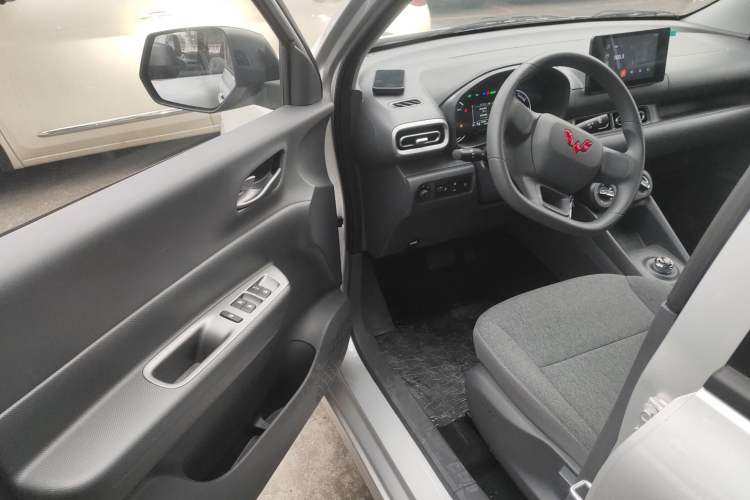 Used Wuling Hongguang New Energy 2025 Extended-Range Hybrid 50KM Comfort Version Driver Seat