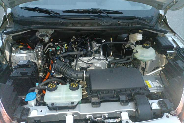 Used Wuling Hongguang New Energy 2025 Extended-Range Hybrid 50KM Comfort Version Engine Bay