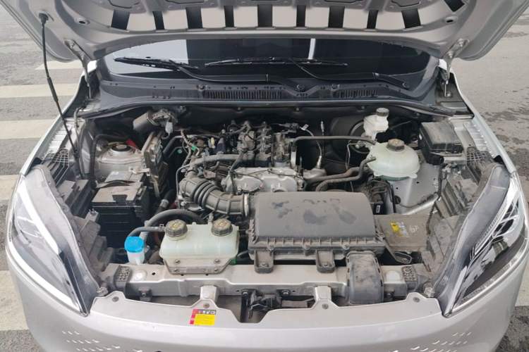Used Wuling Hongguang New Energy 2025 Extended-Range Hybrid 50KM Comfort Version Engine Bay