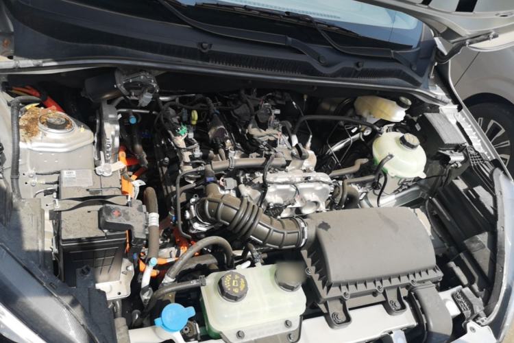 Used Wuling Hongguang New Energy 2025 Extended-Range Hybrid 50KM Comfort Version Engine Bay