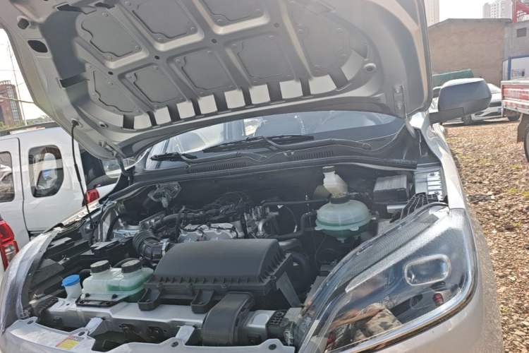 Used Wuling Hongguang New Energy 2025 Extended-Range Hybrid 50KM Comfort Version Engine Bay