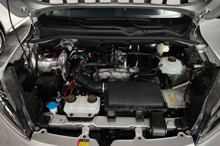 Used Wuling Hongguang New Energy 2025 Extended-Range Hybrid 50KM Comfort Version Engine Bay