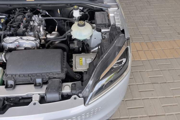 Used Wuling Hongguang New Energy 2025 Extended-Range Hybrid 50 km Standard Version Engine Bay Left