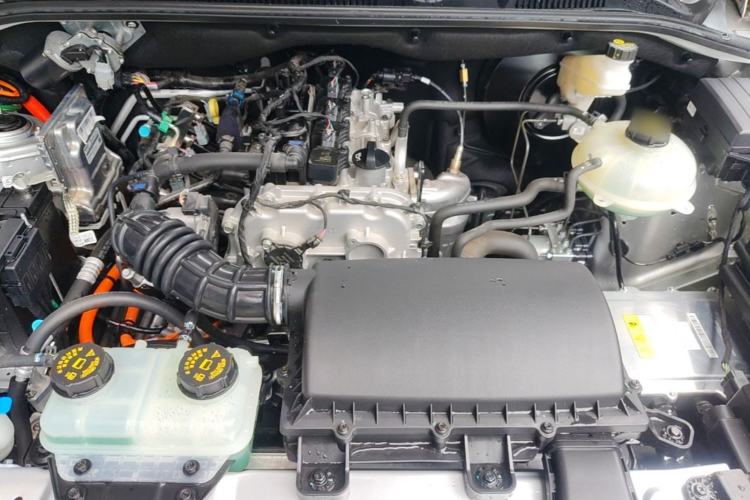 Used Wuling Hongguang New Energy 2025 Extended-Range Hybrid 50KM Comfort Version Engine Bay