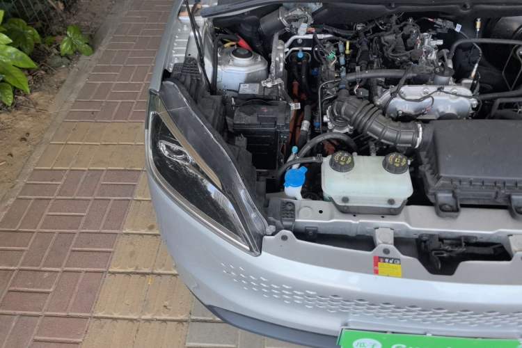 Used Wuling Hongguang New Energy 2025 Extended-Range Hybrid 50 km Standard Version Engine Bay Right