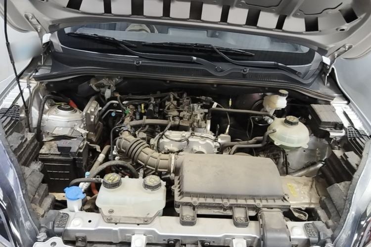 Used Wuling Hongguang New Energy 2025 Extended-Range Hybrid 50KM Comfort Version Engine Bay