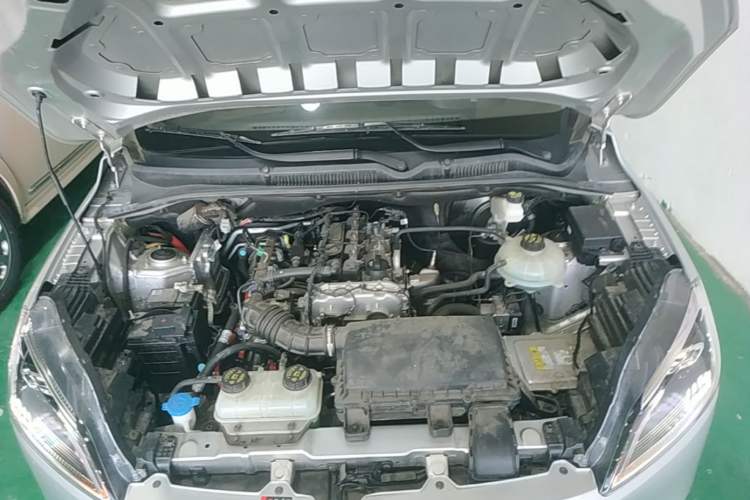 Used Wuling Hongguang New Energy 2025 Extended-Range Hybrid 50 km Utility Version Engine Bay