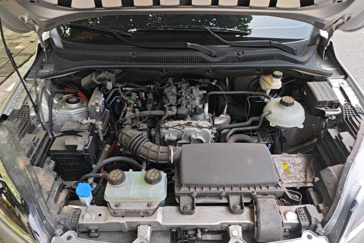Used Wuling Hongguang New Energy 2025 Extended-Range Hybrid 50KM Comfort Version Engine Bay