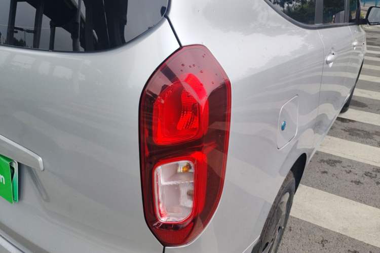 Used Wuling Hongguang New Energy 2025 Extended-Range Hybrid 50KM Comfort Version Exterior 3