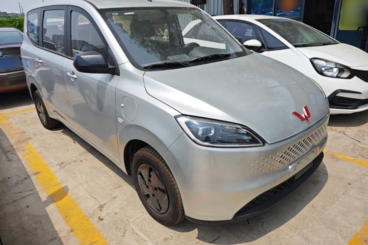 Used Wuling Hongguang New Energy 2025 Extended-Range Hybrid 50KM Comfort Version Front Right 45 Deg