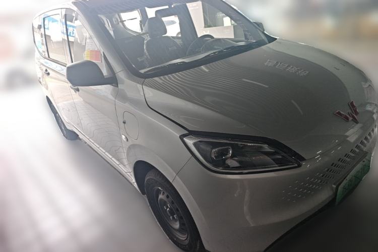 Used Wuling Hongguang New Energy 2025 Extended-Range Hybrid 50 km Utility Version Front Right 45 Deg