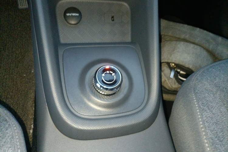 Used Wuling Hongguang New Energy 2025 Extended-Range Hybrid 50KM Comfort Version Gear Lever