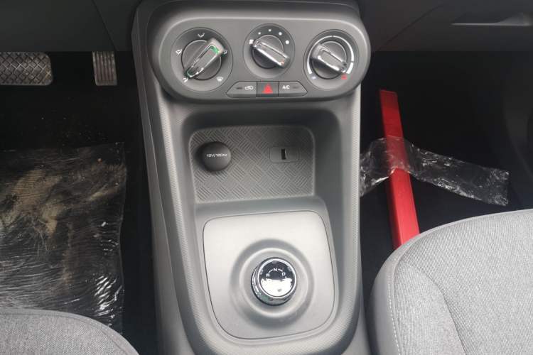 Used Wuling Hongguang New Energy 2025 Extended-Range Hybrid 50 km Standard Version Gear Lever