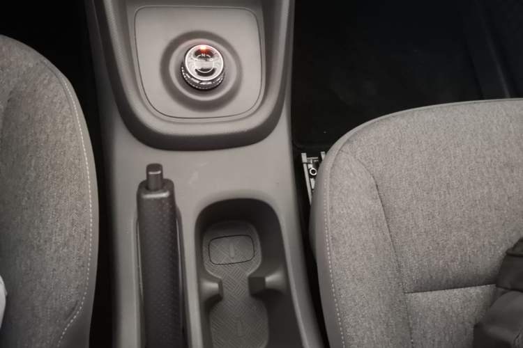 Used Wuling Hongguang New Energy 2025 Extended-Range Hybrid 50 km Standard Version Gear Lever
