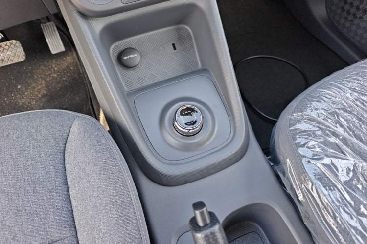 Used Wuling Hongguang New Energy 2025 Extended-Range Hybrid 50KM Comfort Version Gear Lever