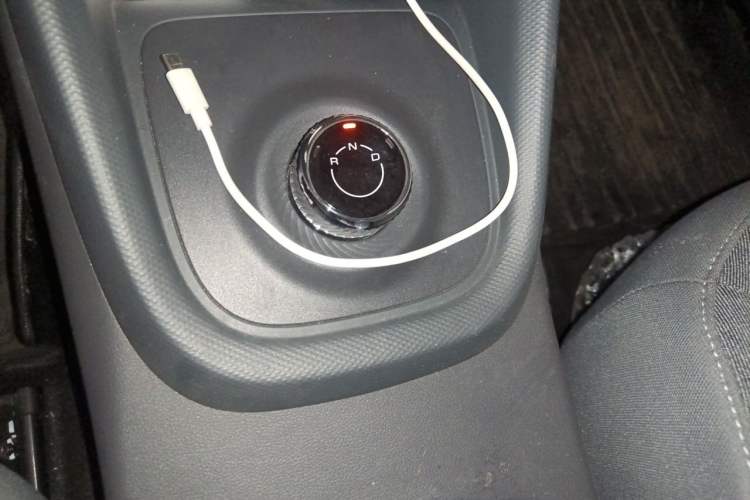 Used Wuling Hongguang New Energy 2025 Extended-Range Hybrid 50 km Utility Version Gear Lever