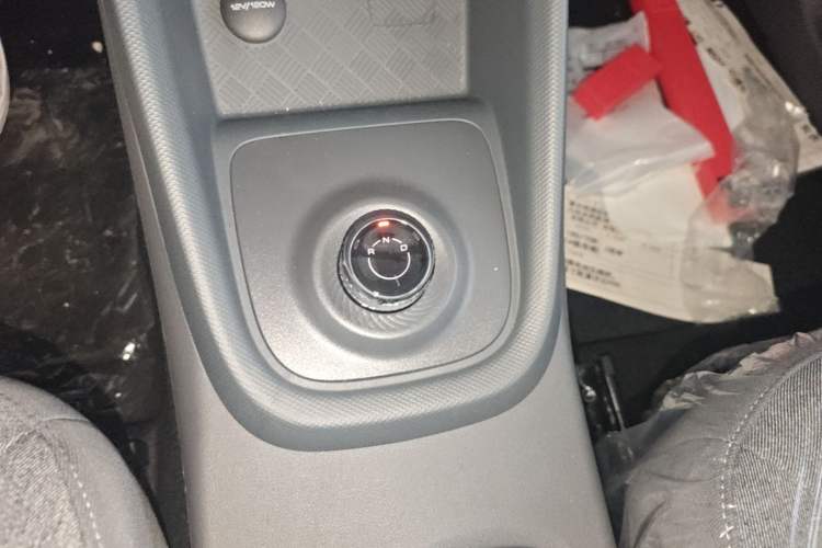 Used Wuling Hongguang New Energy 2025 Extended-Range Hybrid 50 km Utility Version Gear Lever