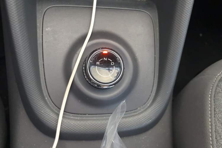 Used Wuling Hongguang New Energy 2025 Extended-Range Hybrid 50 km Standard Version Gear Lever