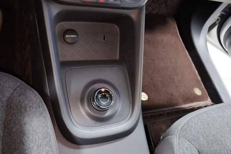 Used Wuling Hongguang New Energy 2025 Extended-Range Hybrid 50KM Comfort Version Gear Lever