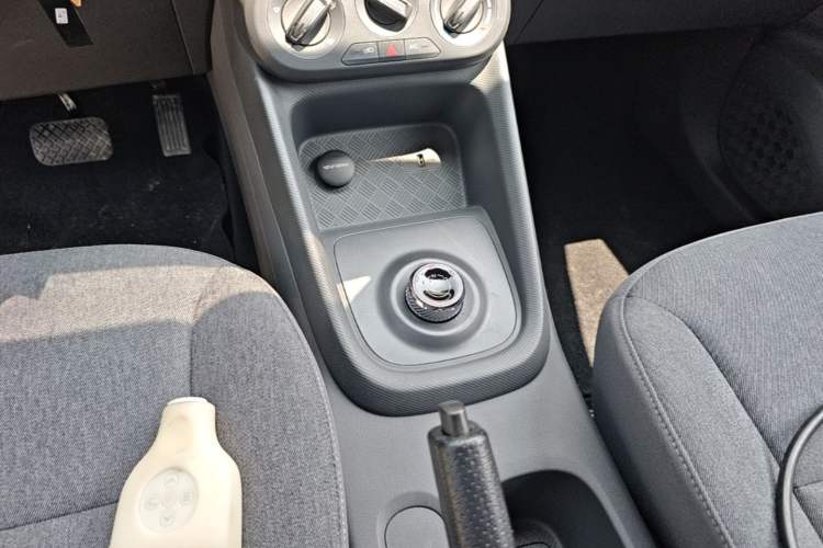Used Wuling Hongguang New Energy 2025 Extended-Range Hybrid 50KM Comfort Version Gear Lever