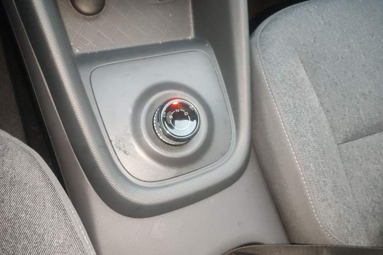 Used Wuling Hongguang New Energy 2025 Extended-Range Hybrid 50KM Comfort Version Gear Lever